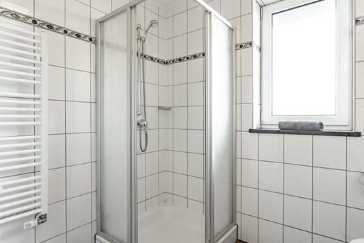 Dusche im Badezimmer