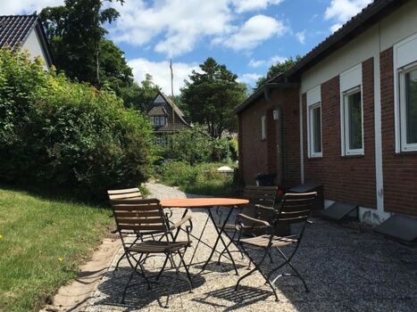 Terrassenplätze am Haus.