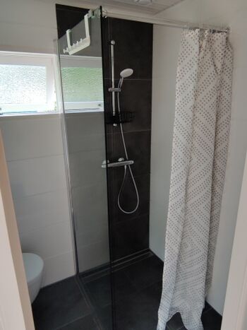 Badezimmer mit begehbarer Dusche