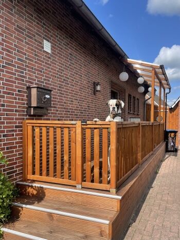 Eingang und Terrasse 