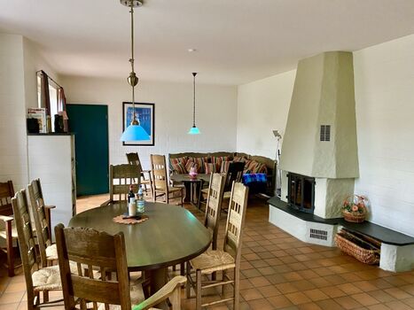 Blick von der Küche ind den Ess-Wohnbereich