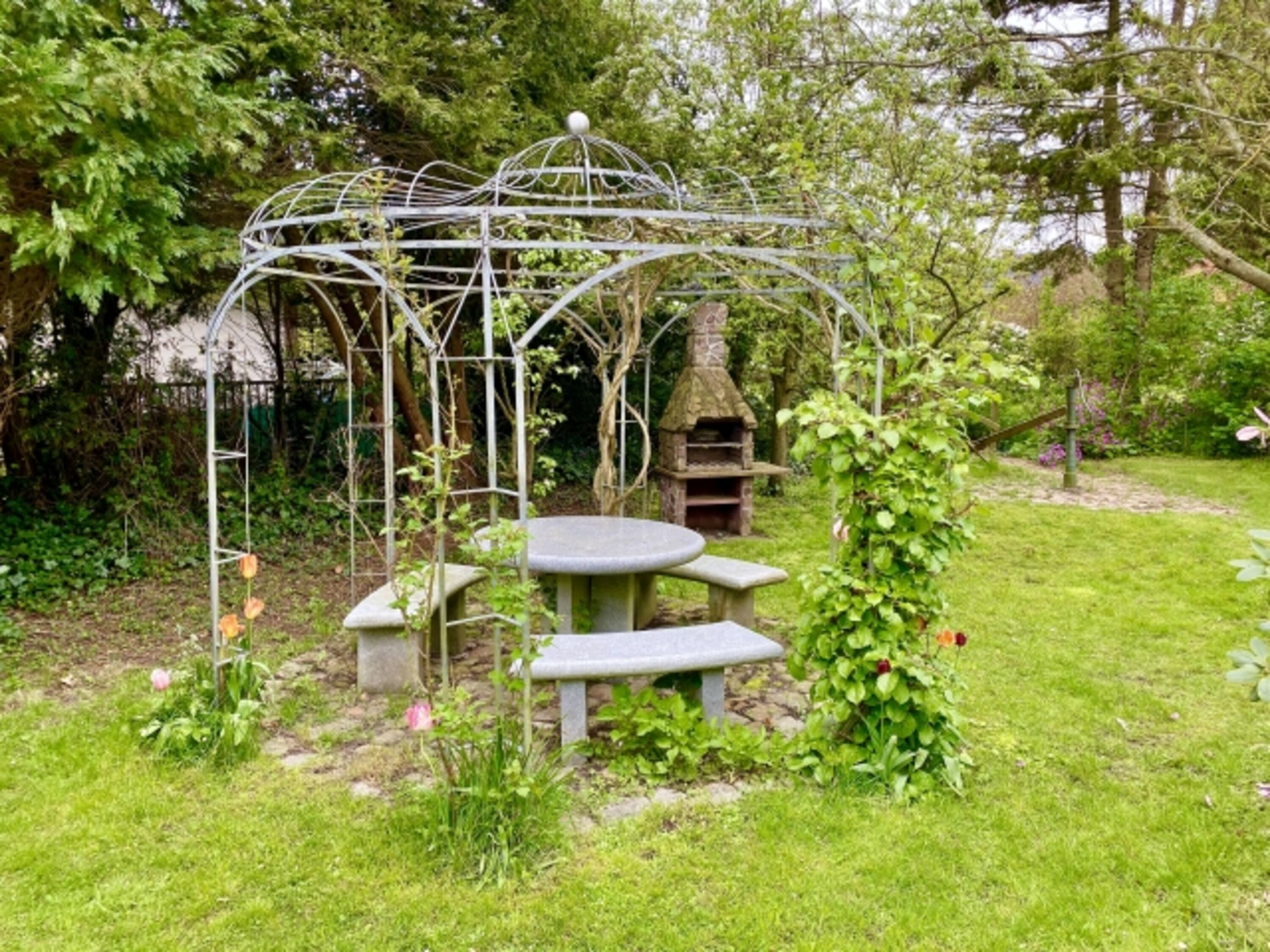 Pavillon im Garten 
