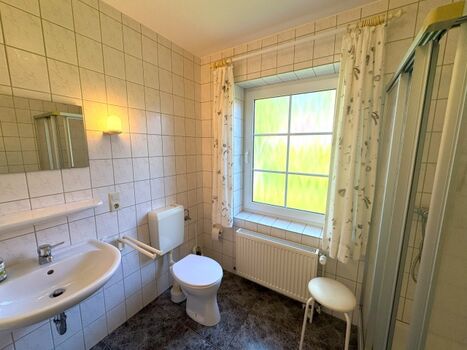 EG Badezimmer mit Dusche