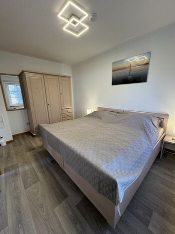 Schlafzimmer im Erdgeschoss: 1 Lattenrost elektrisch verstellbar