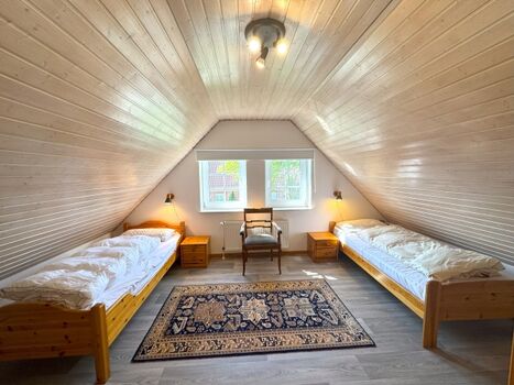 OG Schlafzimmer rechts