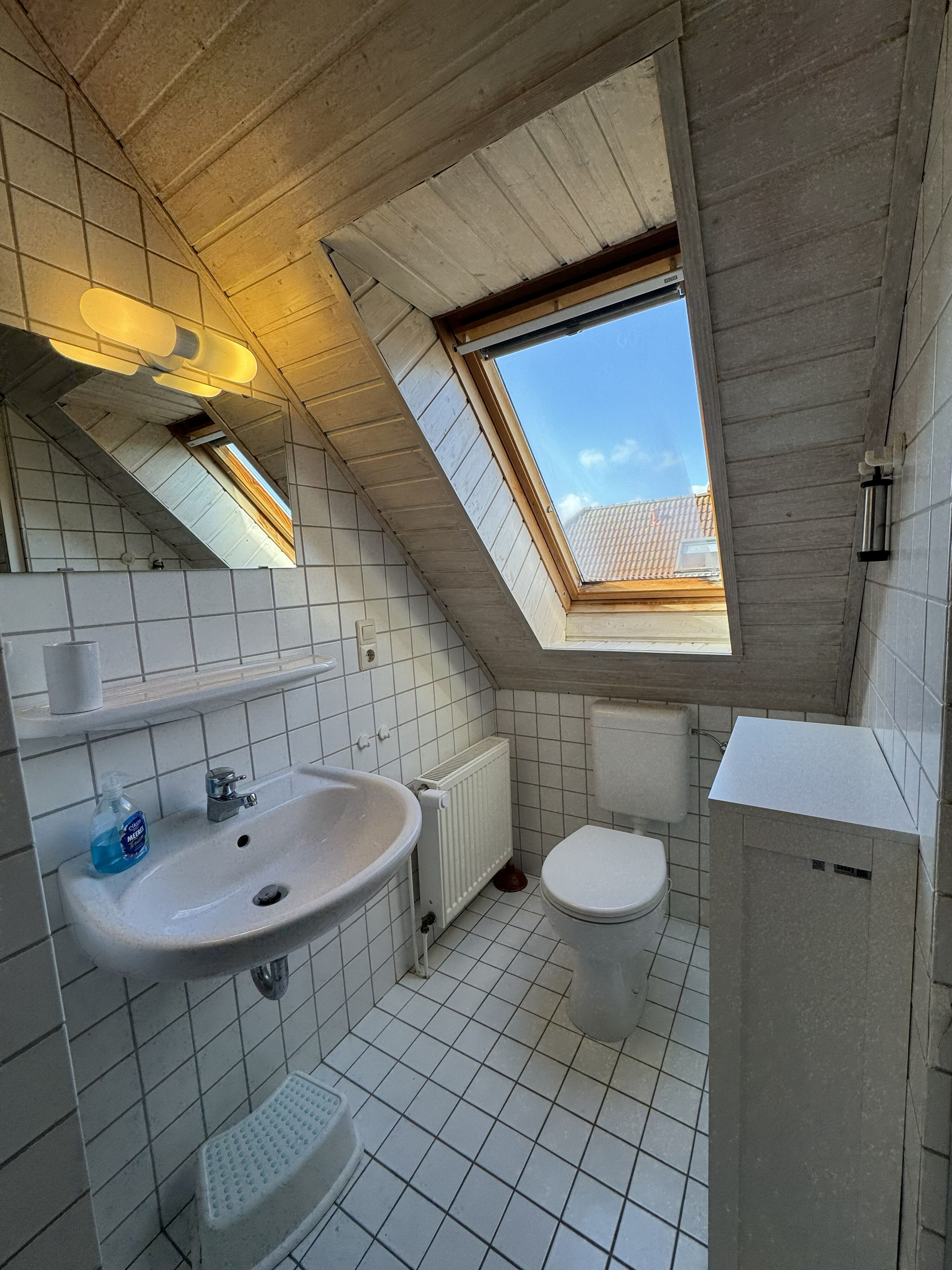 Bad im Obergeschoss mit Dusche