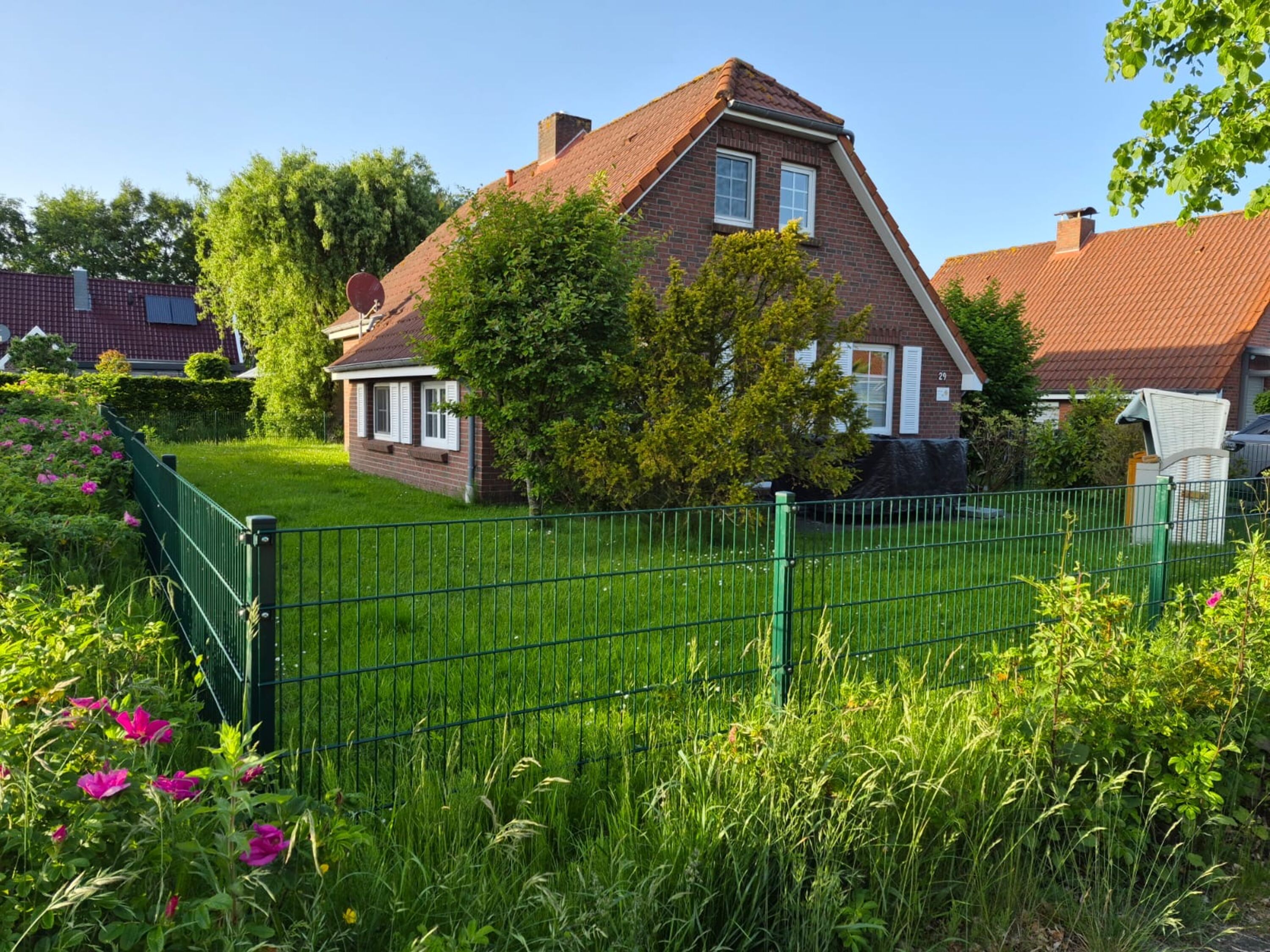 Strassenansicht links