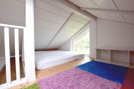 Der Spielboden mit Matratzenlager