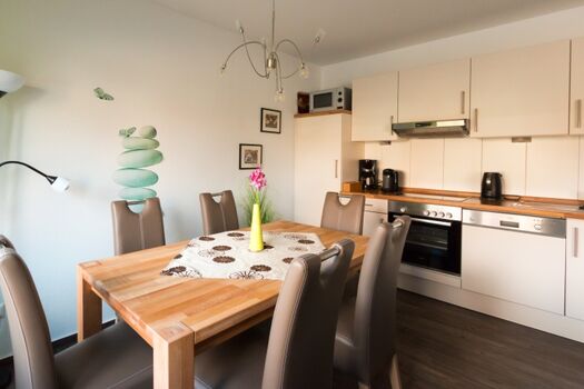 Küche mit Essbereich