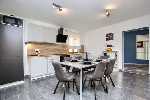 Küche mit Essbereich