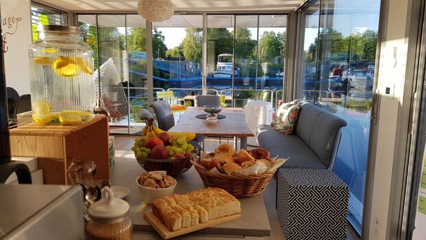 Frühstücksbuffet drinnen oder 