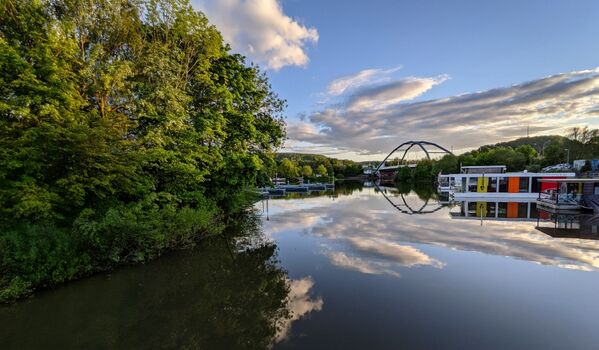 Hausboot am Naturschutzgebiet an der Saar