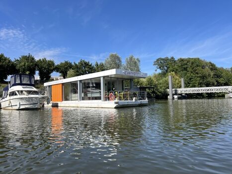 unser modernes Luxus-Hausboot "Courage" 