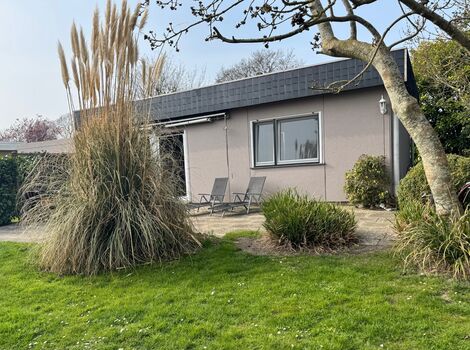 Blick auf die großzügige nach Süden ausgerichtete Terrasse