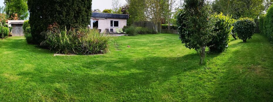 Das Ferienhaus vom Garten aus