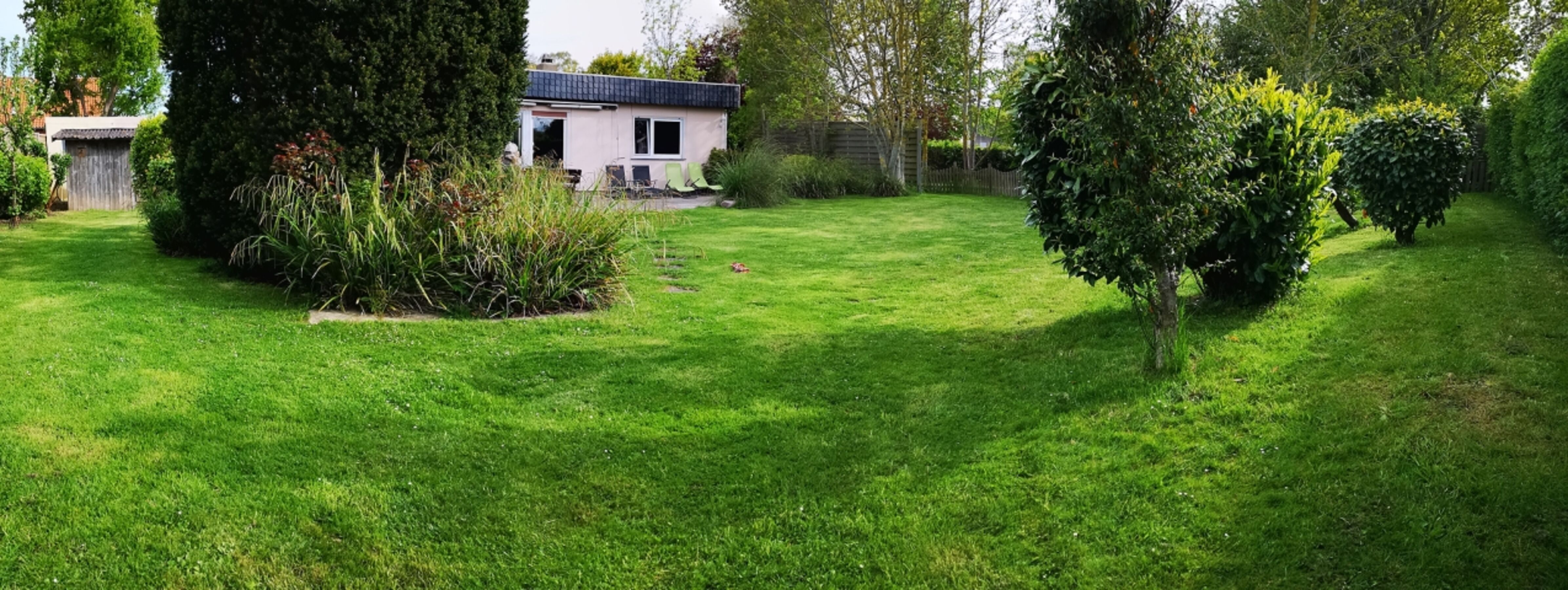 Das Ferienhaus vom Garten aus