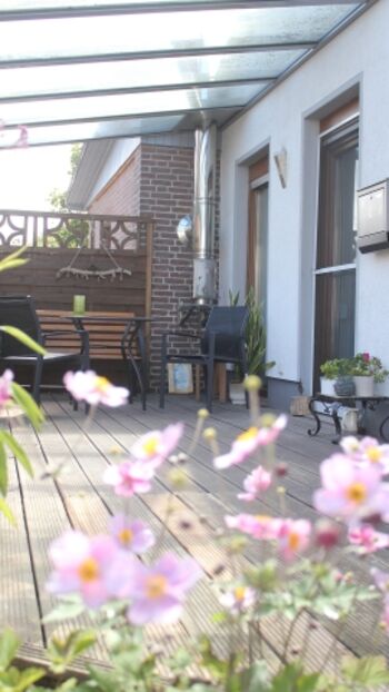 Terrasse mit Sitzmöbeln