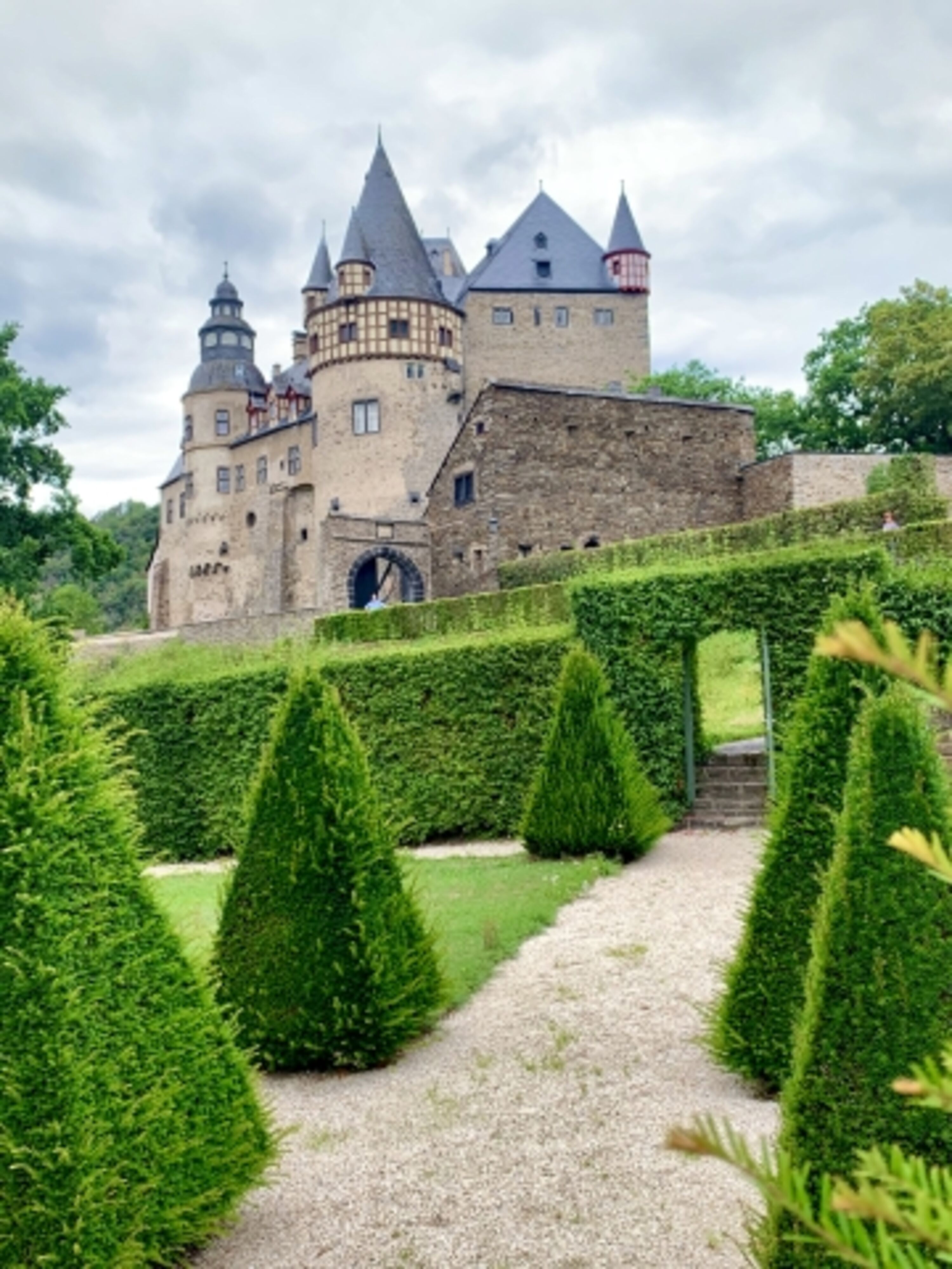 Schloss Bürresheim im nahegelegenen Nettetal