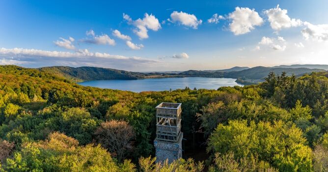 Laacher See mit Lydiaturm