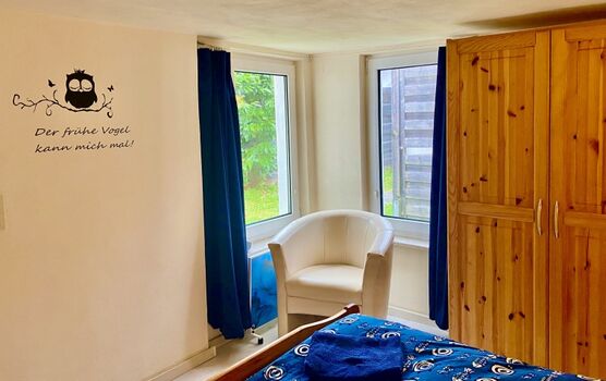 Das Schlafzimmer geht zum Garten hinaus und weckt Sie mit Vogelgezwitscher