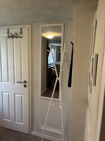 Im Flur finden Sie eine Möglichkeit Ihre Garderobe zu verstauen 