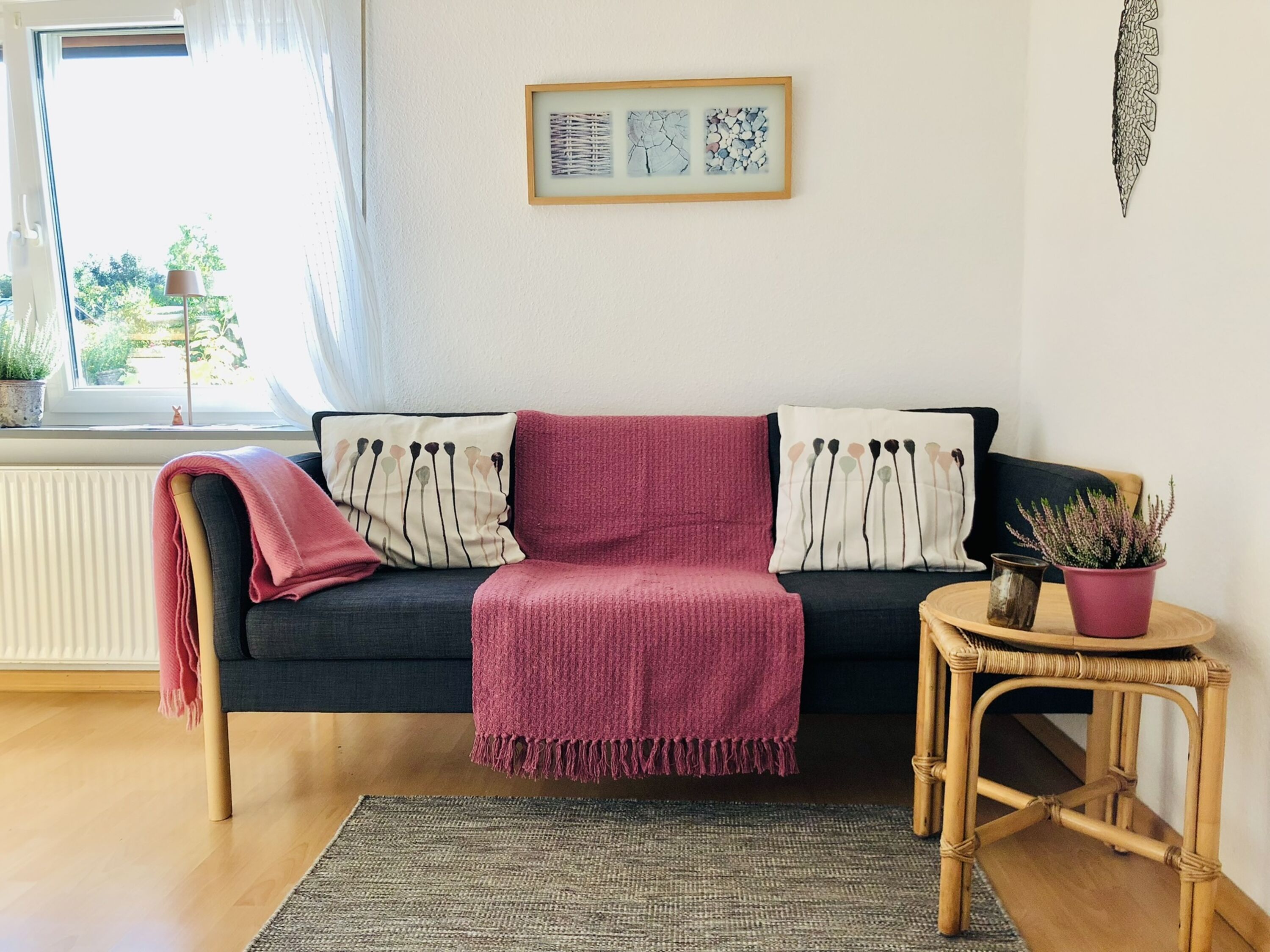 Gemütlicher Wohnbereich mit Couch, Flachbild-TV, Wlan