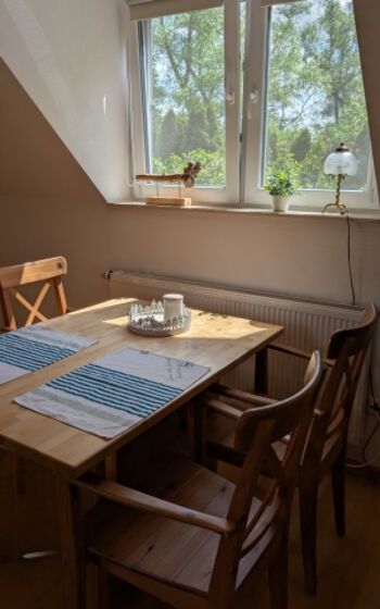 Essbereich mit Ausblick ins Grüne