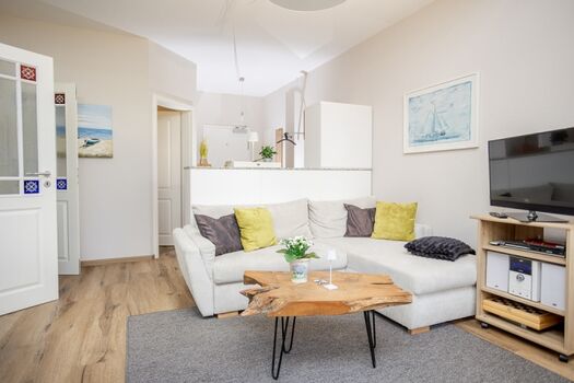 Hell und modern eingerichtet