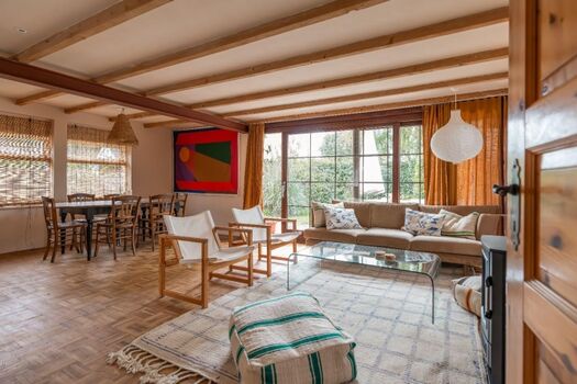 Das stilvoll eingerichtete Wohnzimmer 