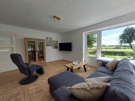 Wohnbereich mit Blick in die Natur