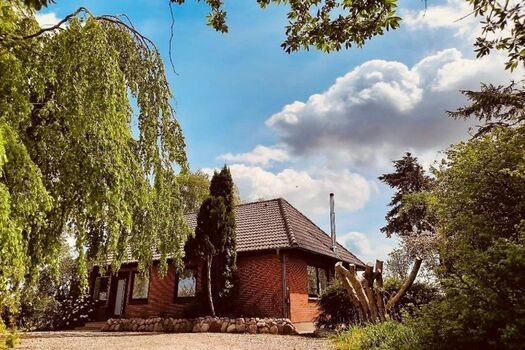 Frontansicht des Hauses - Ausgangspunkt zahlreicher Rundwanderwege zu Fuß, mit Hund oder Fahrrad