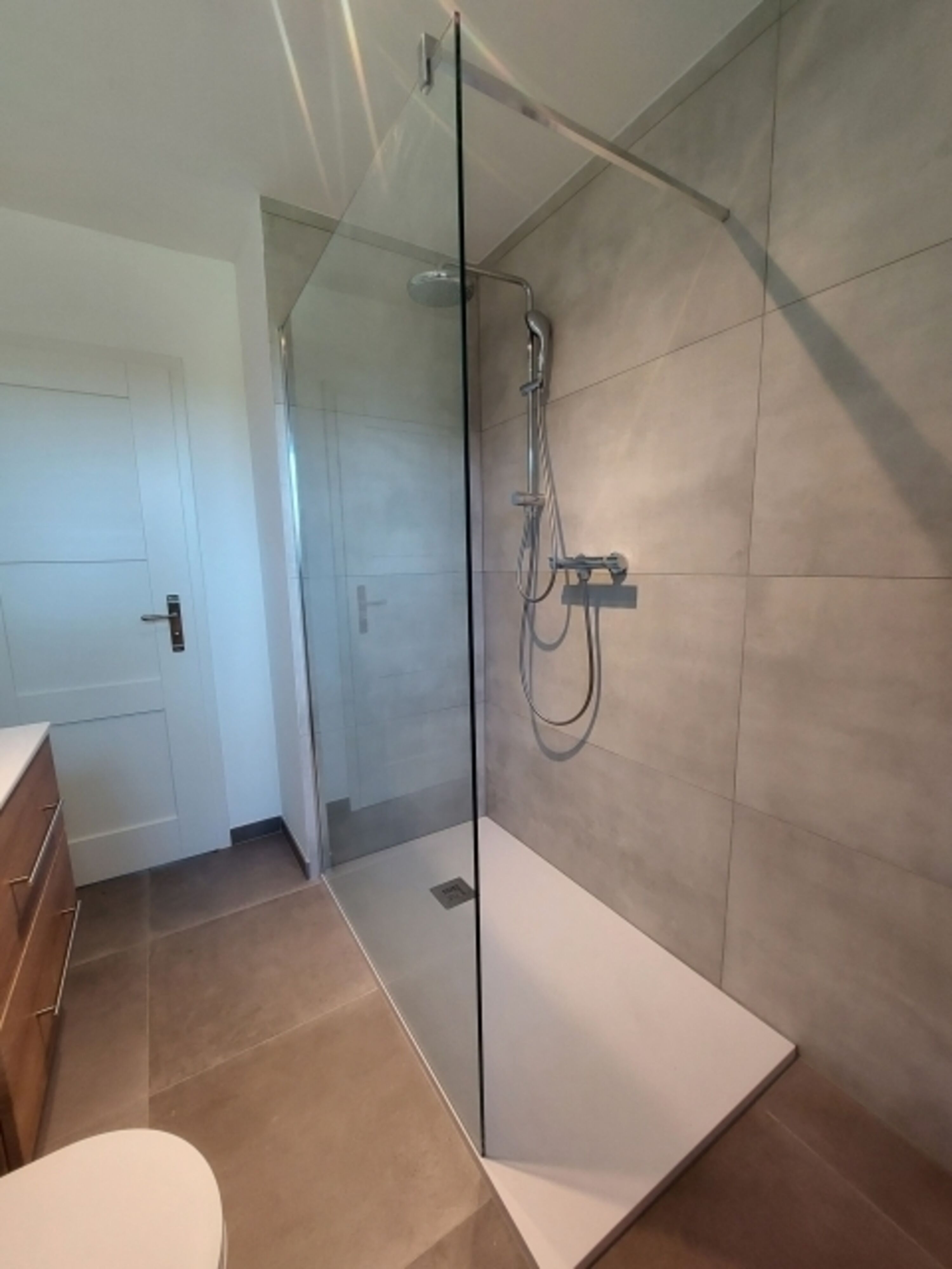 offene und ebenerdige Dusche