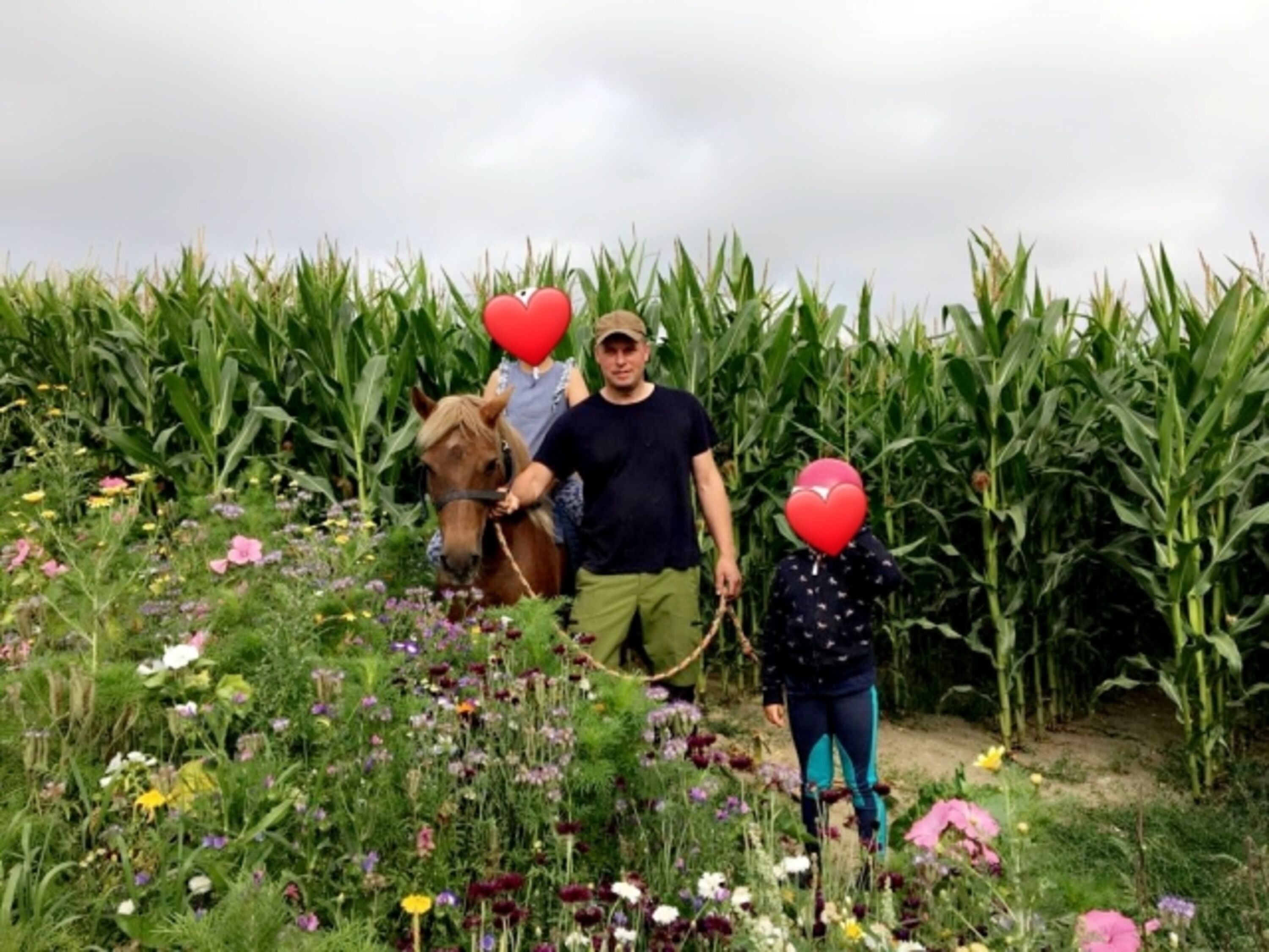 Ausritt mit dem Pony "Felix". Wir führen gerne das Pony.