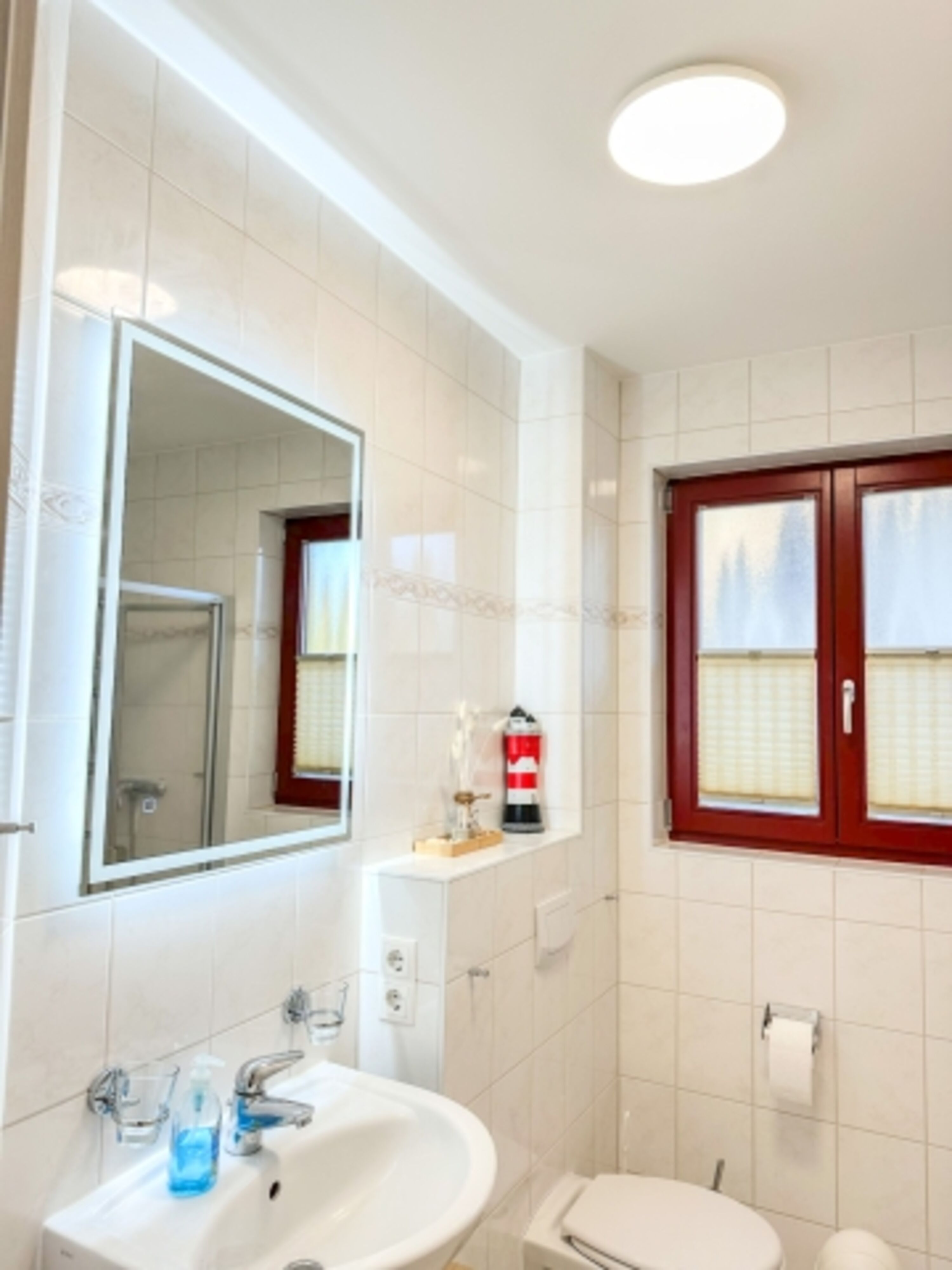 Bad mit Dusche im EG