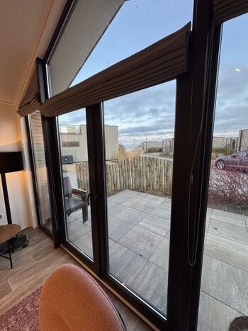 Vom Wohnraum aus gibt es einen direkten Blick auf's IJsselmeer