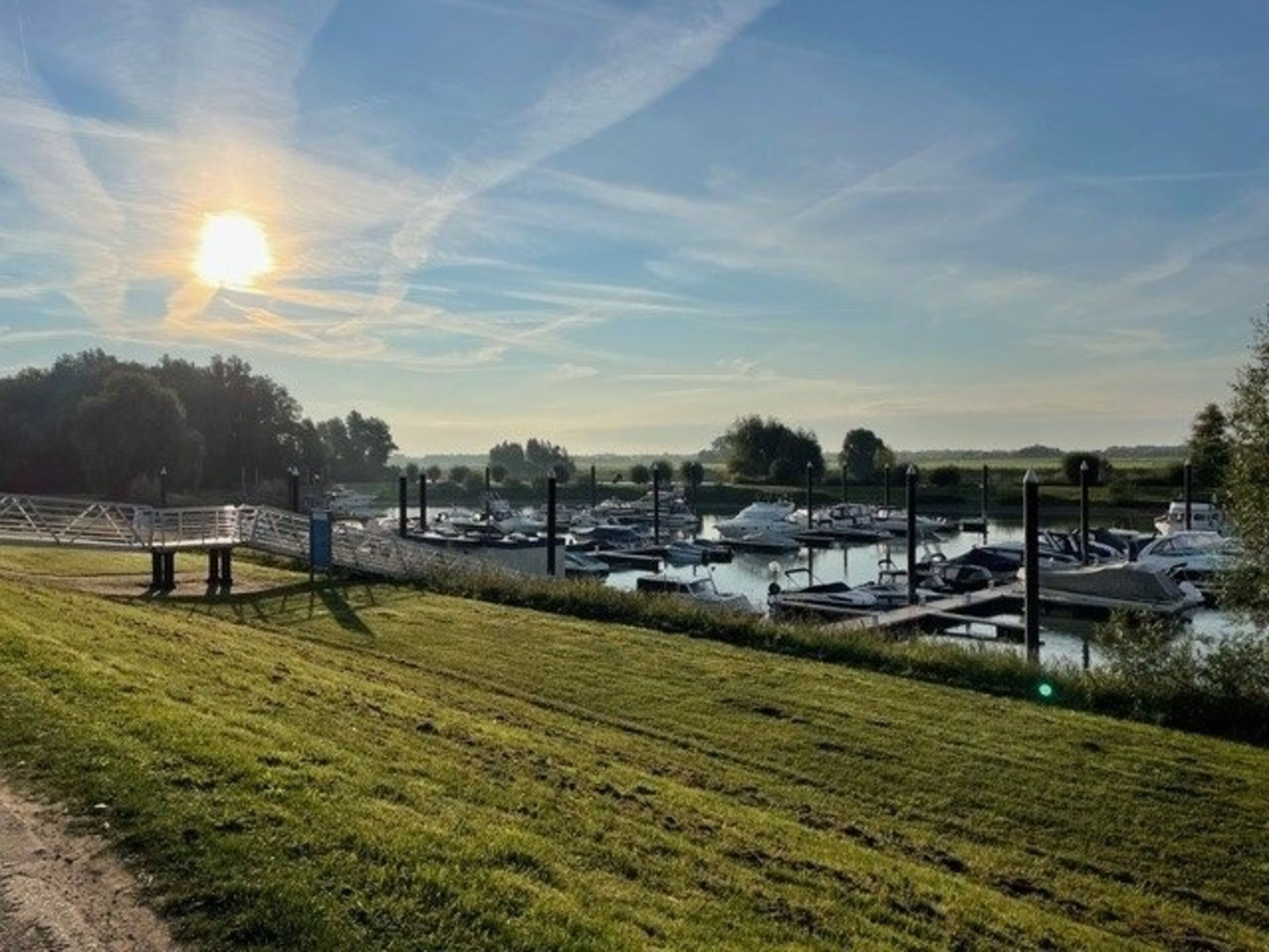 Marina Strandbad verfügt über einen kleinen Hafen