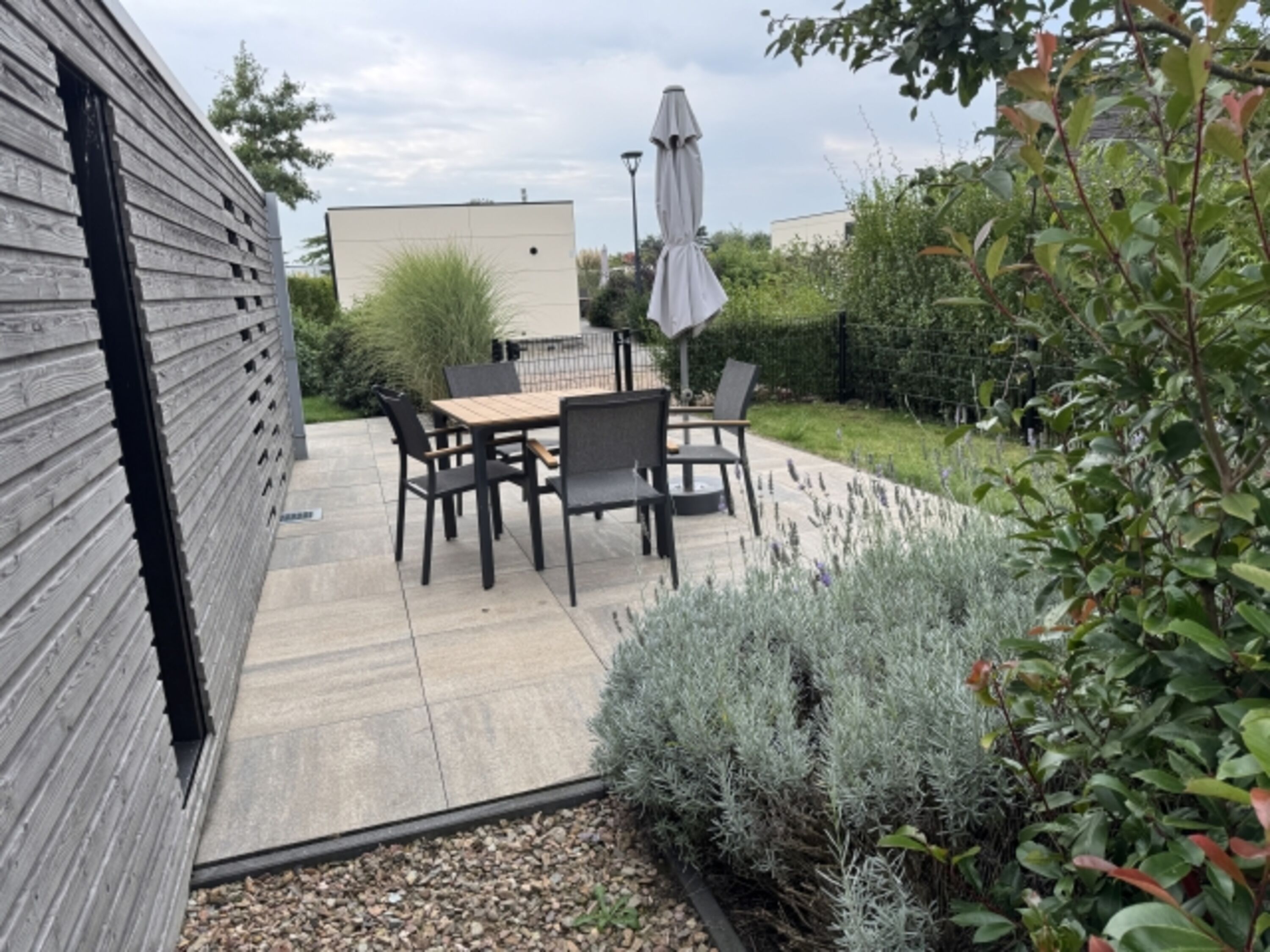Sitzplatz am Haus