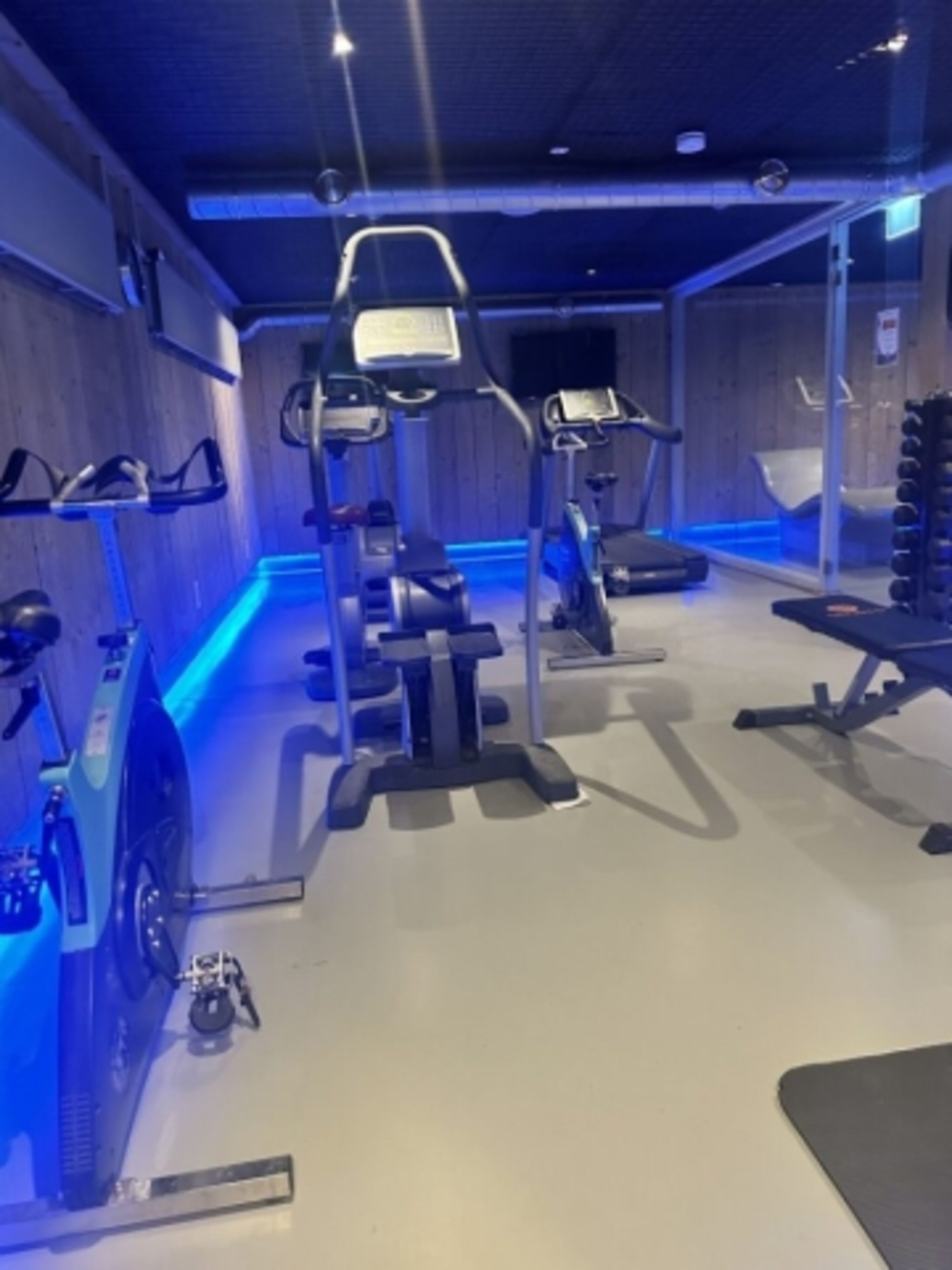 Der Fitnessbereich kann für 2 Stunden pro Tag zur privaten Nutzung gemietet werden