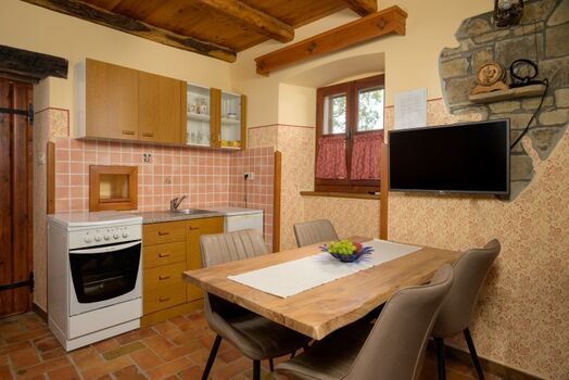 Küche mit Essbereich