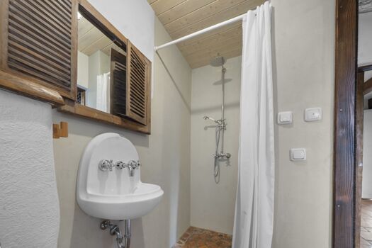 Dusche im Erdgeschoss