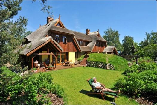 überdachte und freie Terrasse, Garten