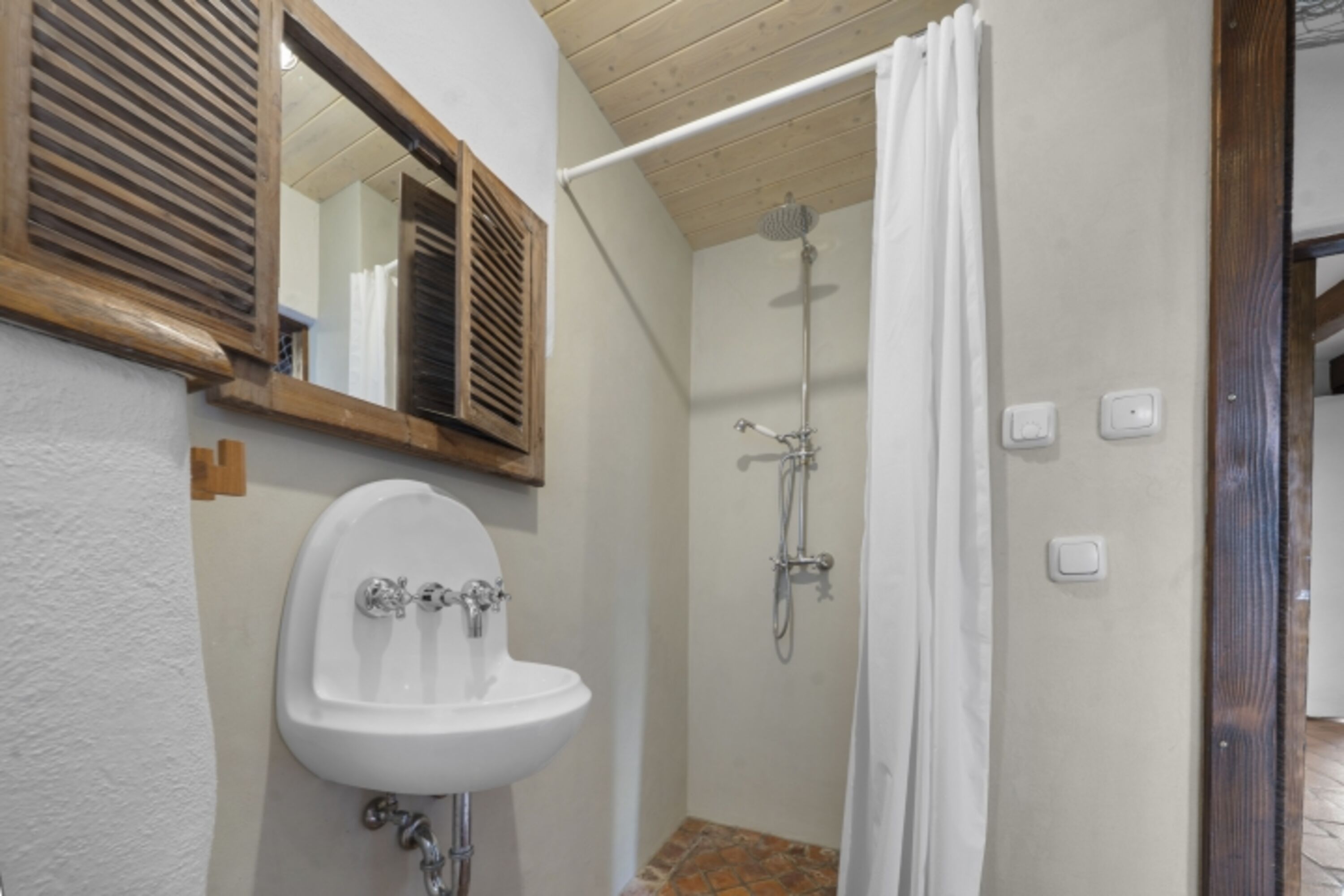 Dusche im Erdgeschoss