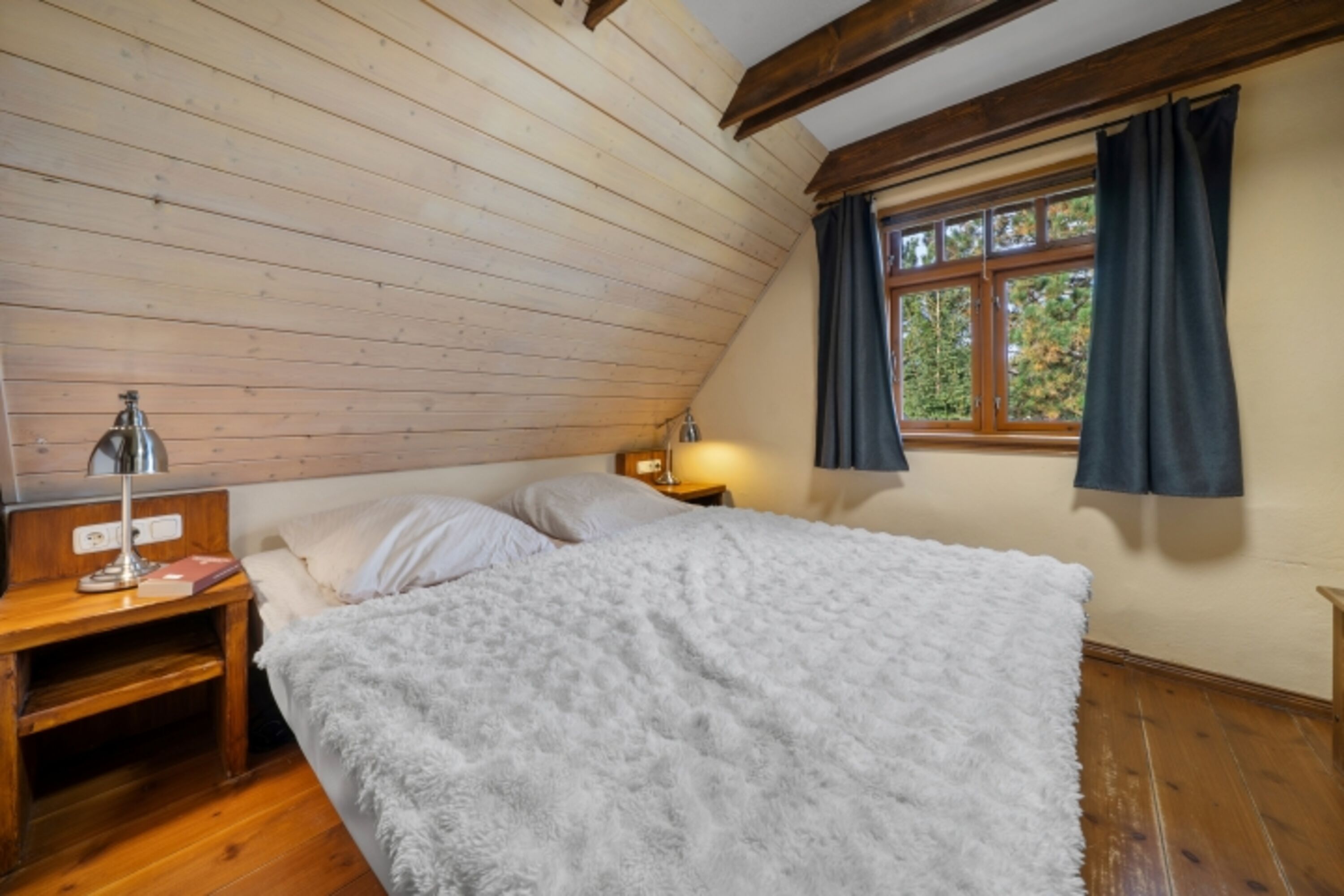 Schlafbereich mit Doppelbett