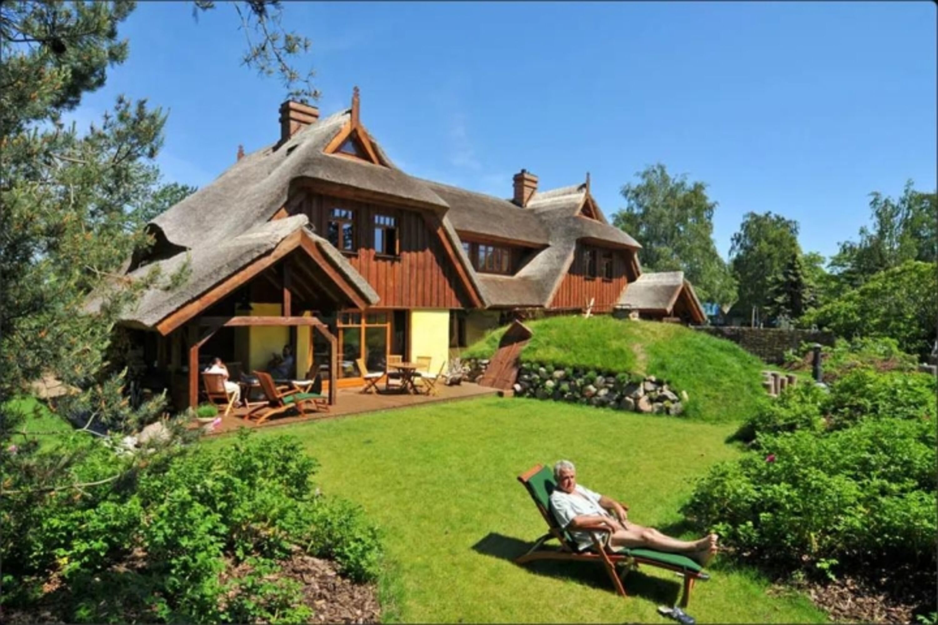 überdachte und freie Terrasse, Garten