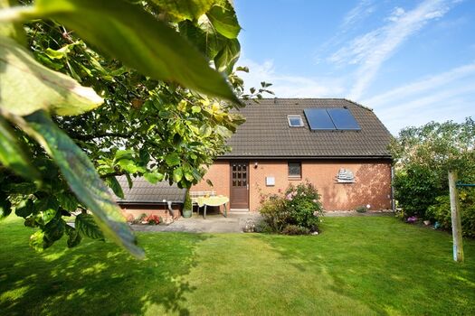 Ferienhaus und Garten