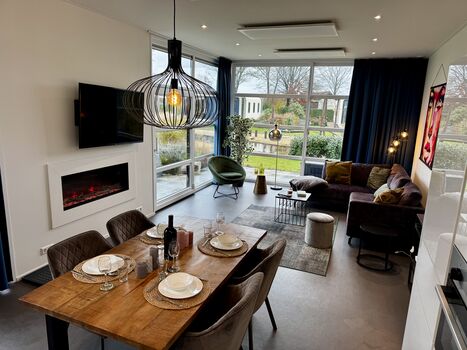 Von der Küche aus hat man auch einen Blick in den Garten