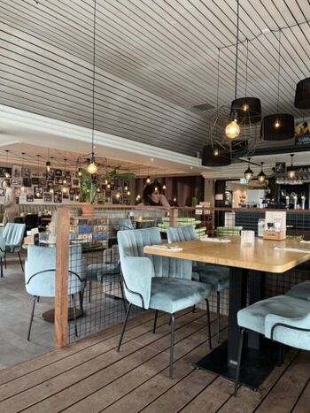 Im parkeigenen Restaurant lässt es sich gut schlemmen