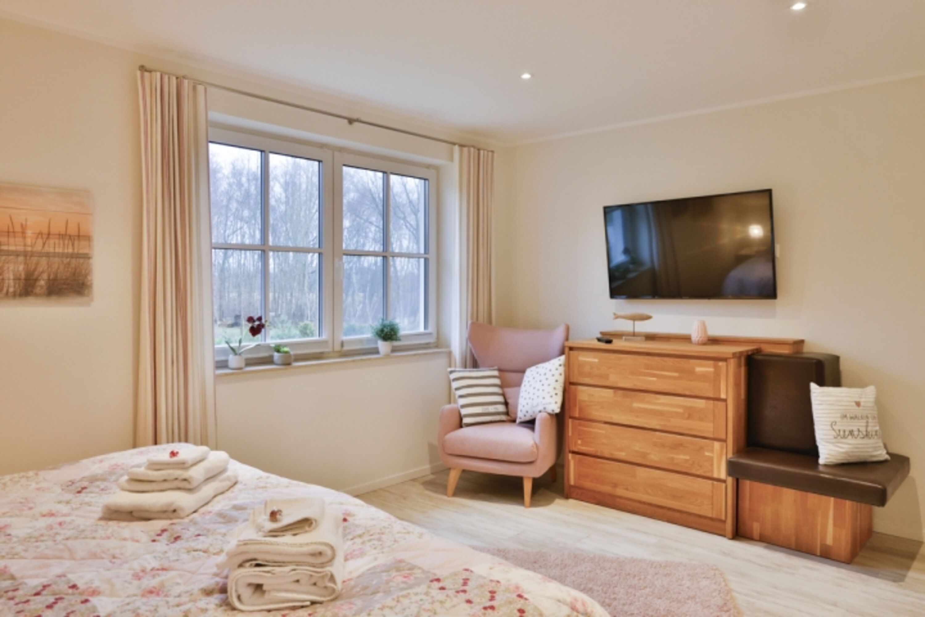 Schlafzimmer 1