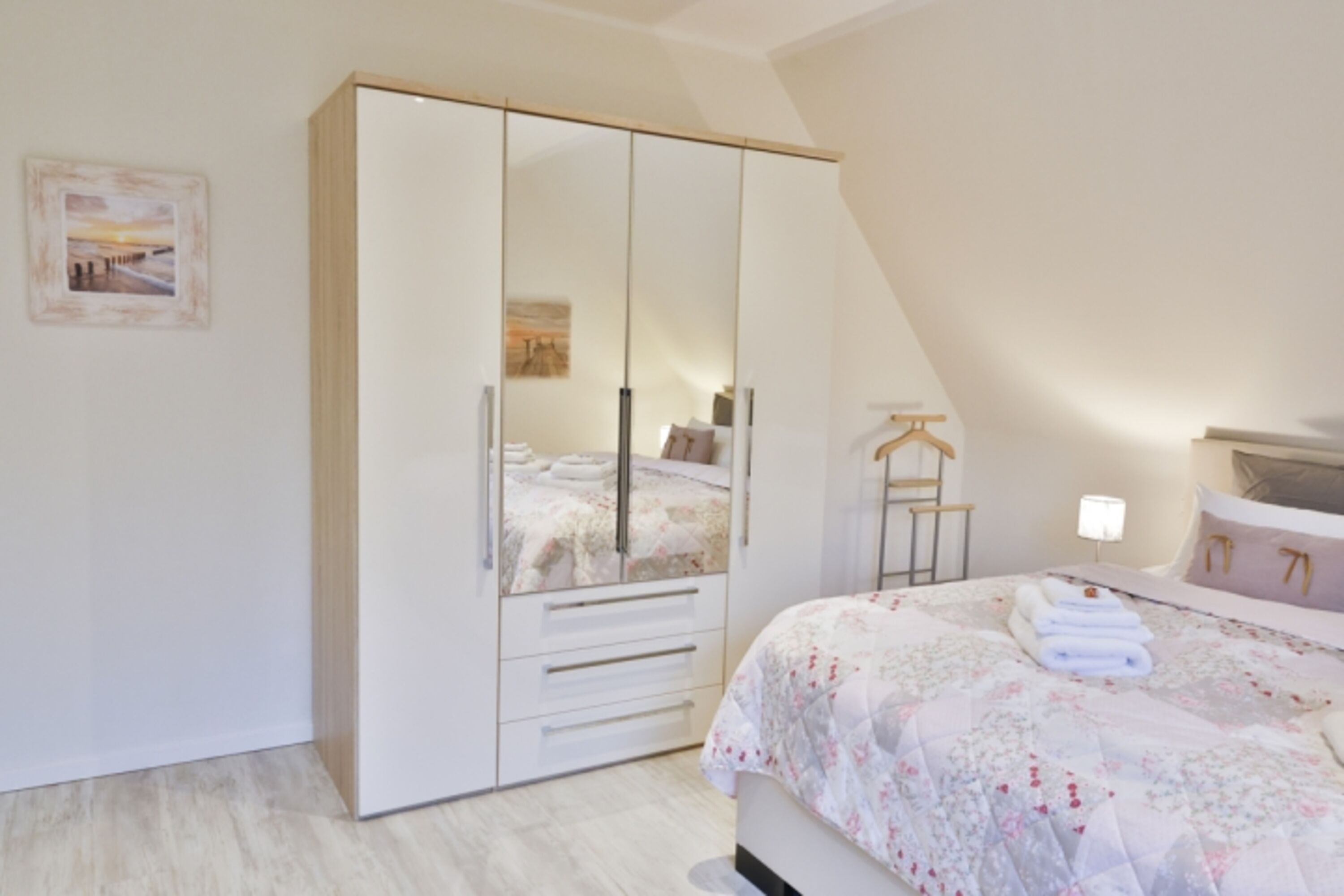 Schlafzimmer 1