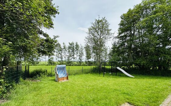 Großer umzäunter Garten